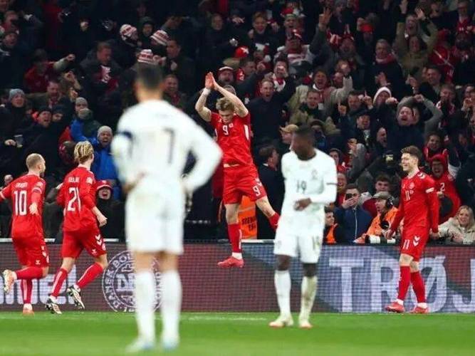 改变！霍伊伦夺冠暗讽曼联，滕哈格下课后，勒沃库森冲进前三