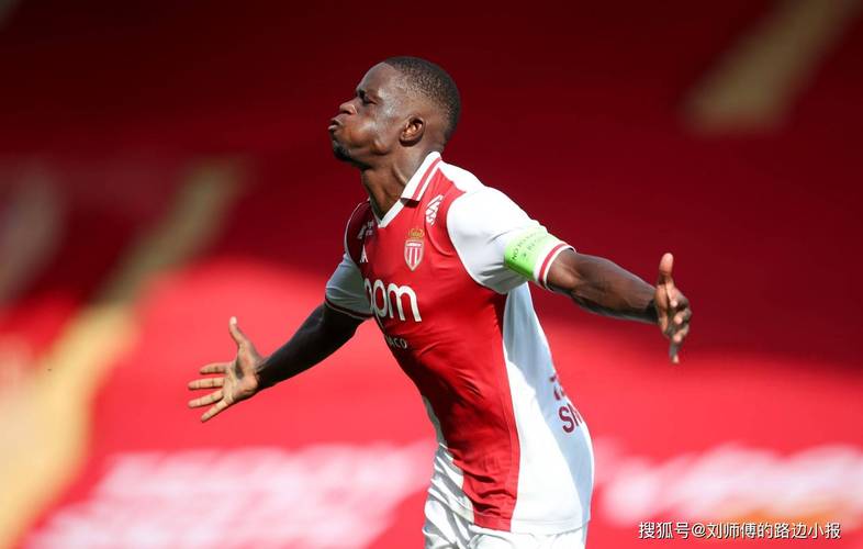 药厂中止租约，埃切韦里回归曼城