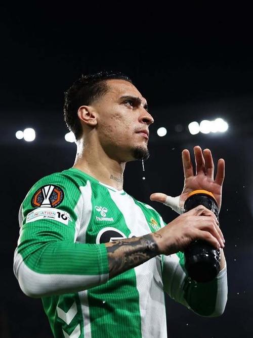 传射建功率队取胜，安东尼社媒庆祝贝蒂斯晋级欧联16强插图