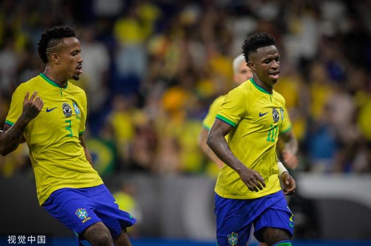 半场：巴西1-0克罗地亚，维尼修斯助攻，达尼洛破门